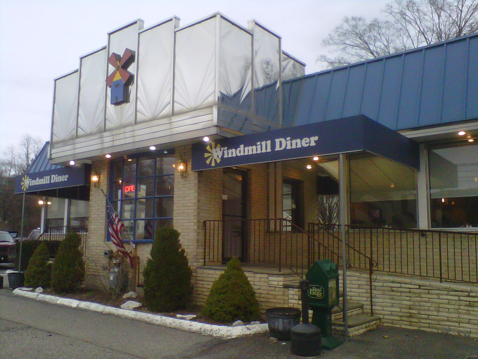 Windmill Diner - closeup