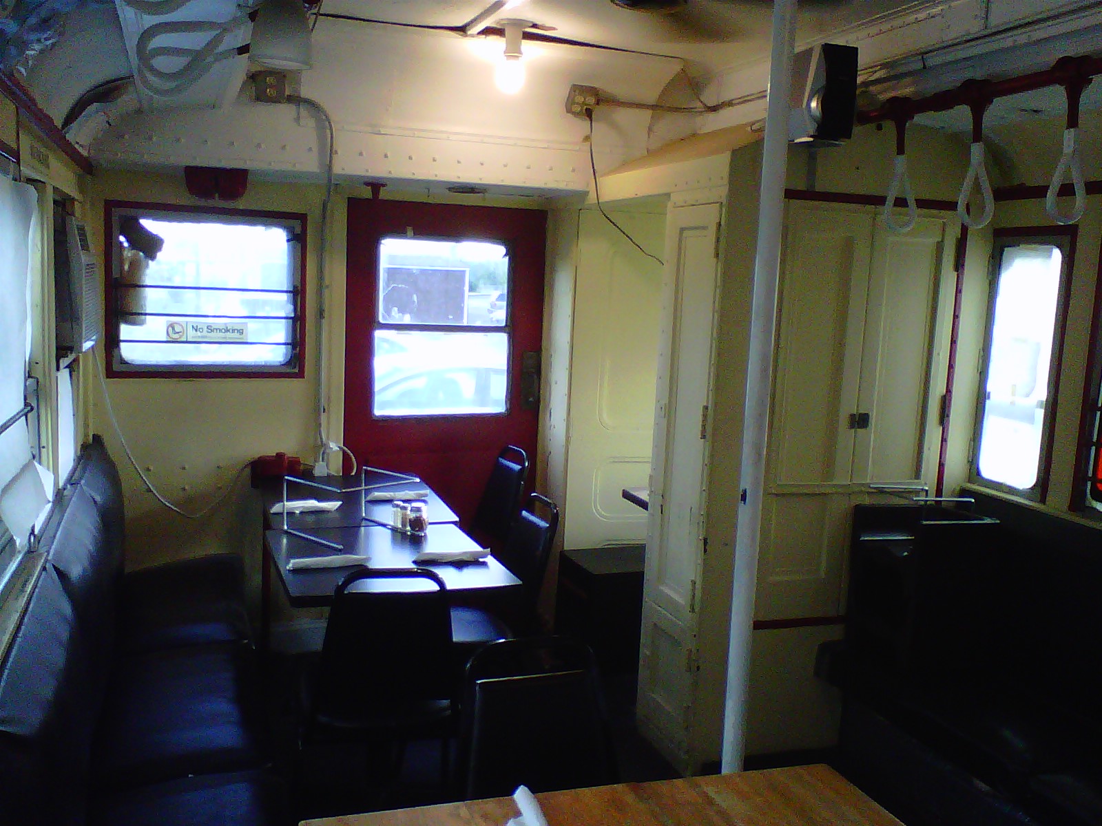 Trackside Pizza - interior